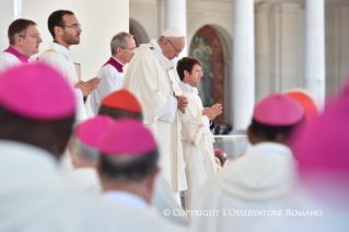 5-Pellegrinaggio a Fátima: Santa Messa con il Rito della Canonizzazione dei Beati Francisco Marto e Jacinta Marto 