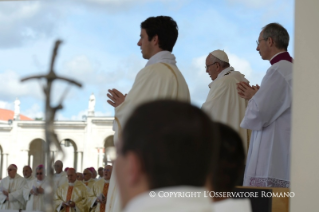 17-Pilgerreise nach Fatima: Heilige Messe mit Heiligsprechung der Seligen Francisco Marto und Jacinta Marto