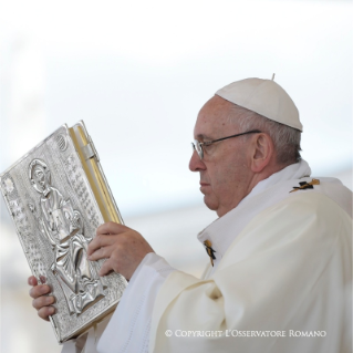 20-Peregrinación a Fátima: Santa Misa con el rito de canonización de los beatos Francisco y Jacinta Marto 