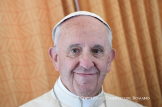 0-Pilgrimage to F&#xe1;tima: Greeting to journalists on the flight from Rome to Portugal