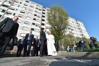 0-Pastoral Visit: Meeting with residents in the square of the White Houses