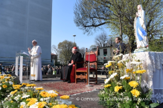 17-Pastoral Visit: Meeting with residents in the square of the White Houses