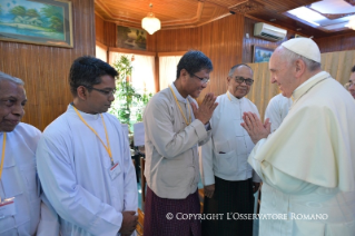 1-Voyage apostolique au Myanmar : Rencontre avec les responsables religieux