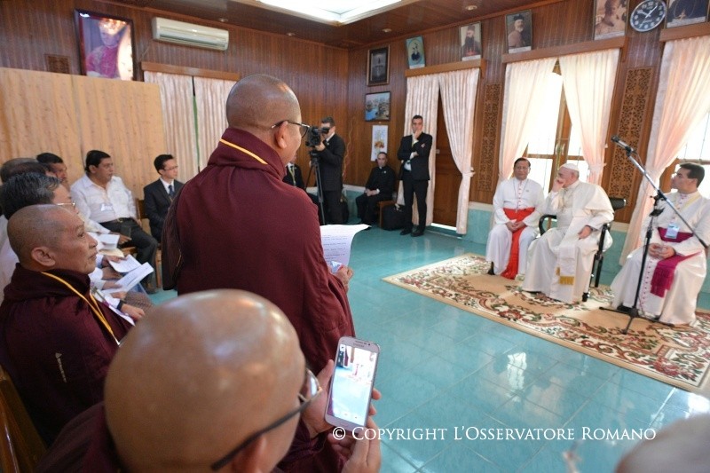 5-Viaggio Apostolico in Myanmar: Incontro con i leader religiosi del Myanmar