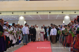 10-Viaje apostólico a Myanmar: Encuentro con las autoridades, la sociedad civil y el Cuerpo Diplomático 