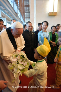 13-Voyage apostolique au Myanmar : Rencontre avec les Autorit&#xe9;s, la soci&#xe9;t&#xe9; civile et le Corps diplomatique