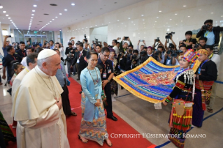 15-Viaggio Apostolico in Myanmar: Incontro con le Autorità, con la Società civile e con il Corpo Diplomatico  