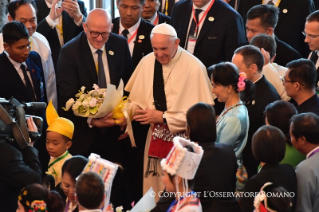 17-Apostolische Reise nach Myanmar: Begegnung mit Vertretern der Regierung, der Zivilgesellschaft und mit dem Diplomatischen Korps