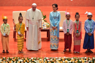 20-Viaggio Apostolico in Myanmar: Incontro con le Autorità, con la Società civile e con il Corpo Diplomatico  