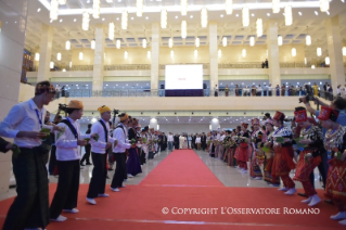 22-Viaggio Apostolico in Myanmar: Incontro con le Autorità, con la Società civile e con il Corpo Diplomatico  
