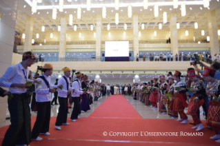 22-Viaje apostólico a Myanmar: Encuentro con las autoridades, la sociedad civil y el Cuerpo Diplomático 