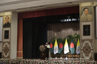 1-Viaje apostólico a Bangladés: Encuentro con las autoridades, la sociedad civil y el Cuerpo Diplomático