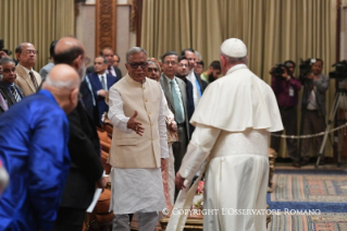 4-Viaje apostólico a Bangladés: Encuentro con las autoridades, la sociedad civil y el Cuerpo Diplomático