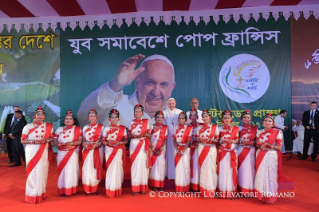 16-Viaggio Apostolico in Bangladesh: Incontro con i giovani  