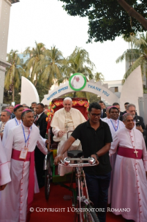 0-Viaggio Apostolico in Bangladesh: Incontro Interreligioso ed Ecumenico per la pace 