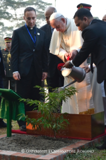 5-Apostolic Journey to Bangladesh: Visit to the National Martyr’s Memorial of Savar, Homage to the Father of the Nation in Bangabandhu Memorial Museum and signing of the Book of Honour