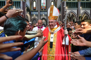 10-Viagem Apostólica a Myanmar: Santa Missa com os jovens 