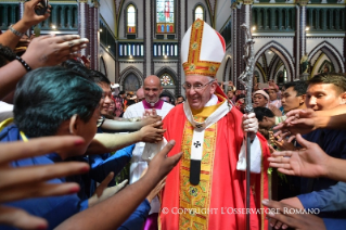 10-Viaje apostólico a Myanmar: Santa Misa con los jóvenes