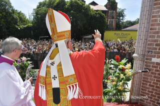 11-Viagem Apostólica a Myanmar: Santa Missa com os jovens 