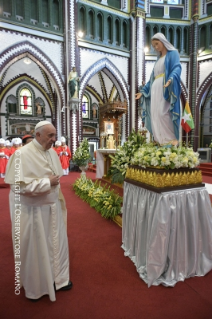 23-Viagem Apostólica a Myanmar: Santa Missa com os jovens 