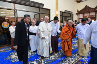 8-Viaje apostólico a Myanmar: Encuentro con el Consejo Supremo de la Sangha de los monjes budistas