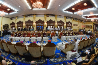 12-Viaggio Apostolico in Myanmar: Incontro con il Consiglio Supremo &#x201c;Sangha&#x201d; dei Monaci buddisti