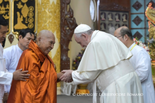 22-Apostolische Reise nach Myanmar: Begegnung mit der Gemeinschaft der buddhistischen Mönche 