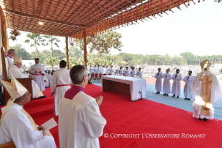 1-Apostolic Journey to Bangladesh: Holy Mass and priestly ordination