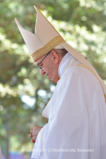 9-Apostolic Journey to Bangladesh: Holy Mass and priestly ordination