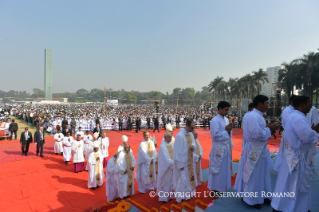 13-Apostolic Journey to Bangladesh: Holy Mass and priestly ordination