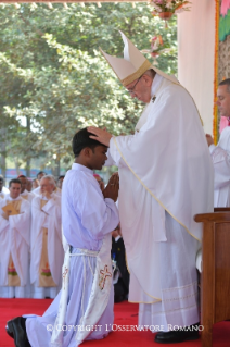 20-Viaje apostólico a Bangladés: Santa Misa y ordenación sacerdotal