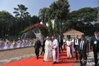 2-Viaje apostólico a Bangladés: Encuentro con los sacerdotes, religiosos, religiosas, consagrados, seminaristas y novicias