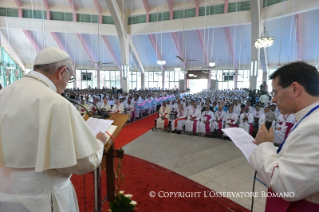 5-Viaggio Apostolico in Bangladesh: Incontro con i Sacerdoti, Religiosi/e, Consacrati, Seminaristi e Novizie  