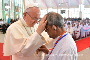 11-Apostolische Reise nach Bangladesch: Begegnung mit Priestern, Gottgeweihten und Novizen 