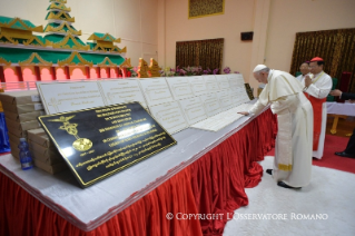 12-Viaje apostólico a Myanmar: Encuentro con los obispos del país
