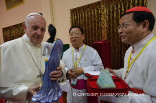 14-Viaggio Apostolico in Myanmar: Incontro con i Vescovi del Myanmar 