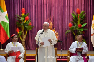 19-Viaje apostólico a Myanmar: Encuentro con los obispos del país