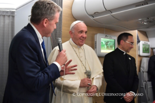 0-Apostolic Journey to Myanmar and Bangladesh: Greeting to journalists on the flight to Myanmar 