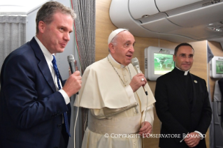 1-Apostolic Journey to Myanmar and Bangladesh: Greeting to journalists on the flight to Myanmar 