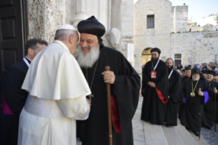 3-Patoral Visit to Bari: The Holy Father receives the Patriarchs. They descend into the crypt of the Basilica for the veneration of the relics of Saint Nicholas