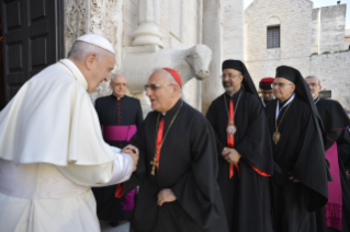 4-Patoral Visit to Bari: The Holy Father receives the Patriarchs. They descend into the crypt of the Basilica for the veneration of the relics of Saint Nicholas