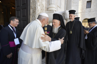 5-Patoral Visit to Bari: The Holy Father receives the Patriarchs. They descend into the crypt of the Basilica for the veneration of the relics of Saint Nicholas