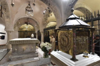 9-Patoral Visit to Bari: The Holy Father receives the Patriarchs. They descend into the crypt of the Basilica for the veneration of the relics of Saint Nicholas