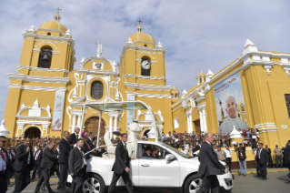 7-Voyage apostolique au P&#xe9;rou : Celebration mariale en l'honneur de la Vierge de la Porte