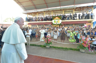 6-Viaje apost&#xf3;lico a Per&#xfa;: Visita a la casa hogar El Principito