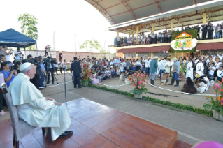 7-Viagem Apostólica ao Peru: Visita às crianças do Lar Principito 