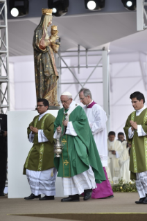 5-Apostolic Journey to Peru: Holy Mass 