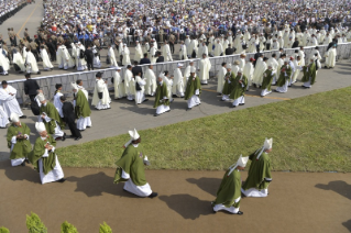 8-Apostolic Journey to Peru: Holy Mass 