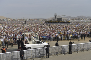 1-Apostolic Journey to Peru: Holy Mass