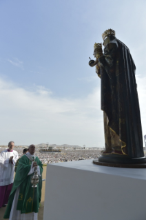 16-Apostolic Journey to Peru: Holy Mass